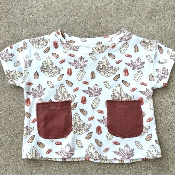 Kate Quinn Neutral Crystals Pocket Tee - Picture 1 of 3